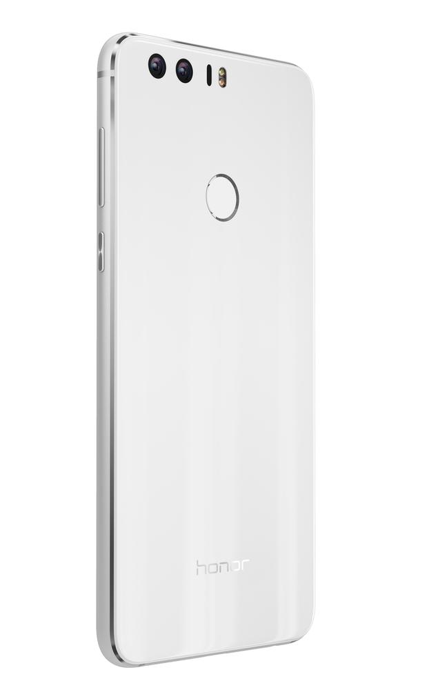 Megérkezett a Honor 8