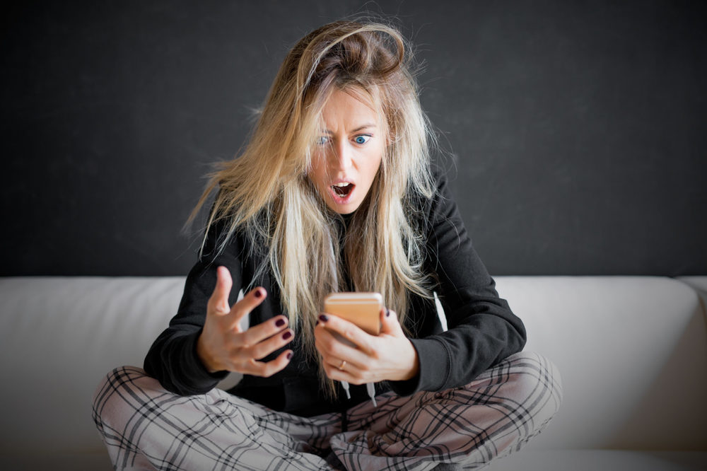 Légkondival zaklatnak a lapátra tett férfiak